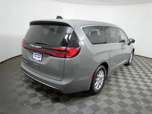 2023 Chrysler Pacifica Touring-L