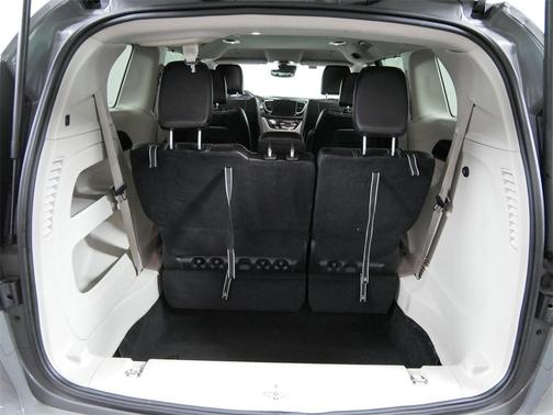 2023 Chrysler Pacifica Touring-L