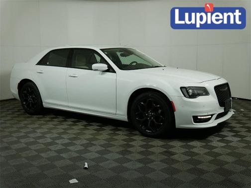 2023 Chrysler 300 Touring L
