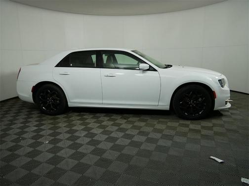 2023 Chrysler 300 Touring L