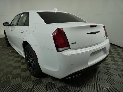 2023 Chrysler 300 Touring L