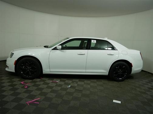 2023 Chrysler 300 Touring L