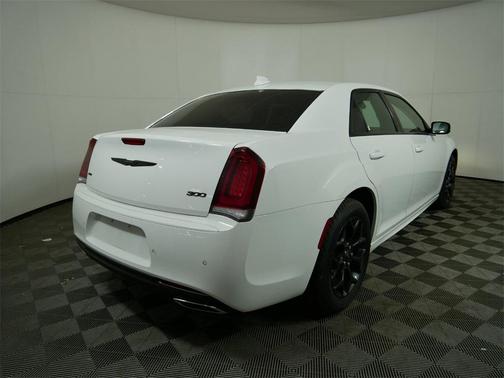 2023 Chrysler 300 Touring L