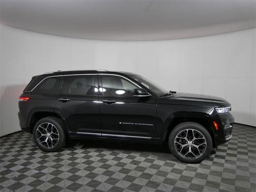 2022 Jeep Grand Cherokee Summit