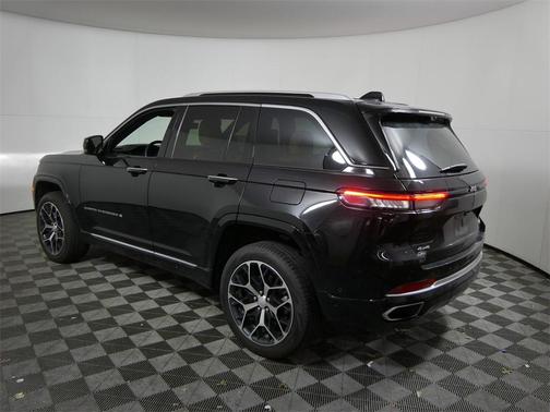 2022 Jeep Grand Cherokee Summit