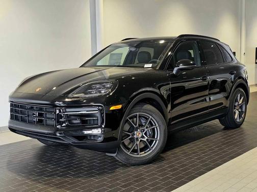 Chromite Black Metallic 2025 Porsche Cayenne