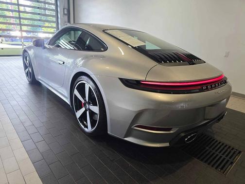 GT Silver Metallic 2025 Porsche 911