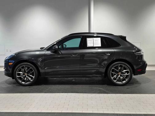 Volcano Grey Metallic 2026 Porsche Macan