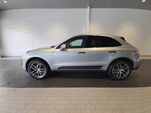 Dolomite Silver Metallic 2025 Porsche Macan