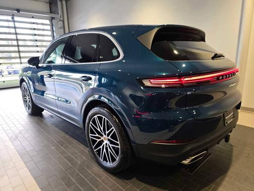 Montego Blue Metallic 2026 Porsche Cayenne