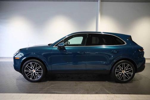 Montego Blue Metallic 2026 Porsche Cayenne