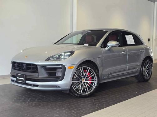 Dolomite Silver Metallic 2023 Porsche Macan