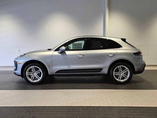 Dolomite Silver Metallic 2025 Porsche Macan