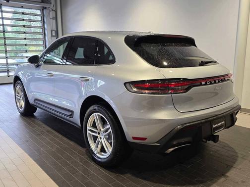 Dolomite Silver Metallic 2025 Porsche Macan