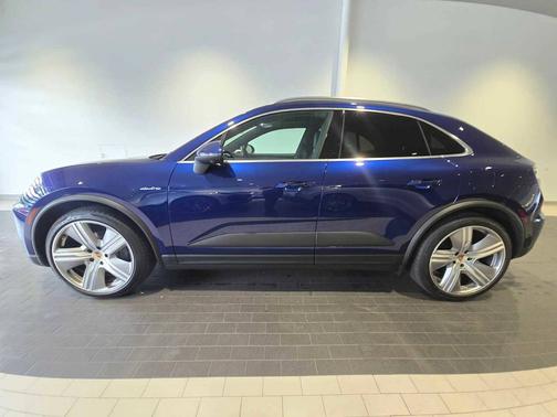 Gentian Blue Metallic 2024 Porsche Macan