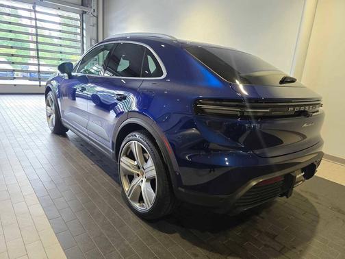 Gentian Blue Metallic 2024 Porsche Macan