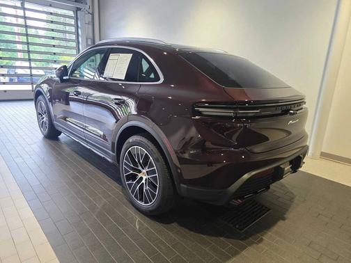 Copper Ruby Metallic 2025 Porsche Macan
