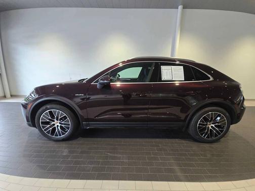 Copper Ruby Metallic 2025 Porsche Macan