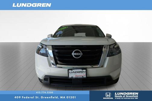 2024 Nissan Pathfinder SV