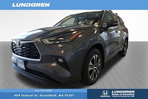 Magnetic Gray Metallic 2022 Toyota Highlander XLE
