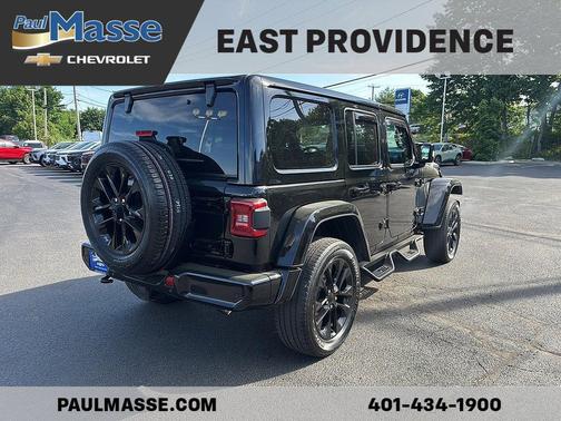 Black Clearcoat 2023 Jeep Wrangler Sahara