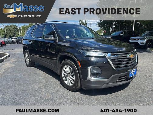 Mosaic Black Metallic 2023 Chevrolet Traverse LT Cloth
