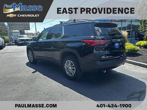 Mosaic Black Metallic 2023 Chevrolet Traverse LT Cloth