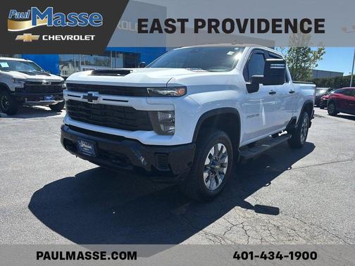 Summit White 2026 Chevrolet Silverado 2500 Custom