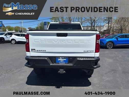 Summit White 2026 Chevrolet Silverado 2500 Custom