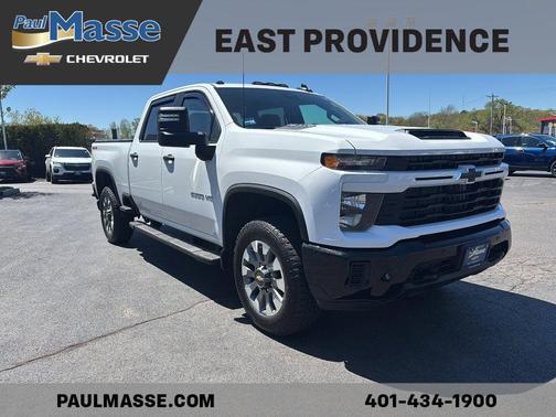 Summit White 2026 Chevrolet Silverado 2500 Custom