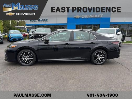 Black 2024 Toyota Camry SE