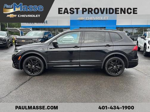 Deep Black Pearl Effect 2022 Volkswagen Tiguan 2.0T SE R-Line Black