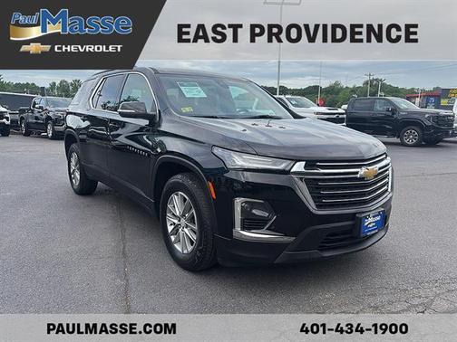 Mosaic Black Metallic 2023 Chevrolet Traverse LT Cloth