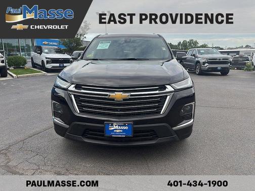 Mosaic Black Metallic 2023 Chevrolet Traverse LT Cloth
