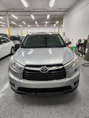 Photo 2 of 29 of 2015 Toyota Highlander XLE