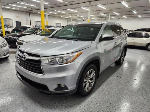 Photo 1 of 29 of 2015 Toyota Highlander XLE