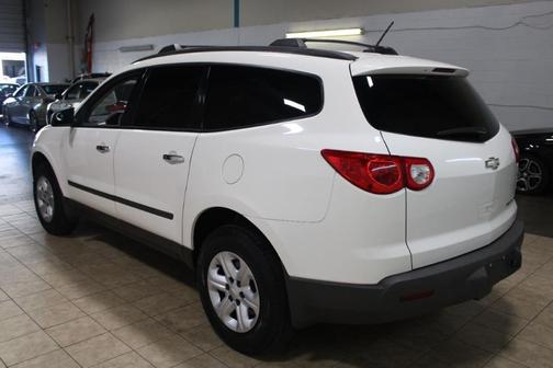 Photo 5 of 28 of 2012 Chevrolet Traverse LS