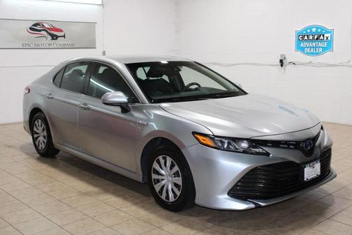 Photo 1 of 32 of 2018 Toyota Camry Hybrid LE
