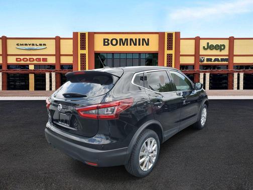 2022 Nissan Rogue Sport S