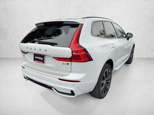 2023 Volvo XC60 B5 Plus Dark Theme