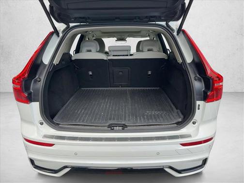 2023 Volvo XC60 B5 Plus Dark Theme