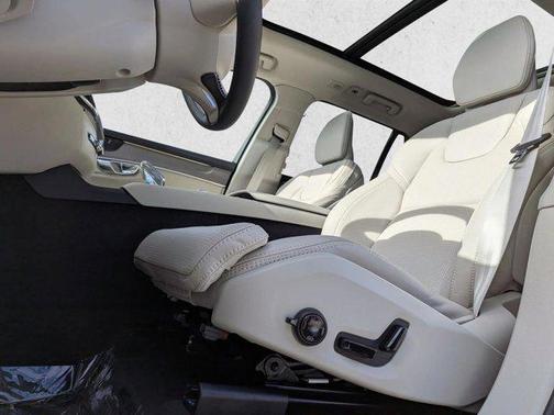 Crystal White Pearl 2026 Volvo XC90 Ultra, B6 AWD Gas (mild hybrid), Gasoline, Bright, 7 Seats