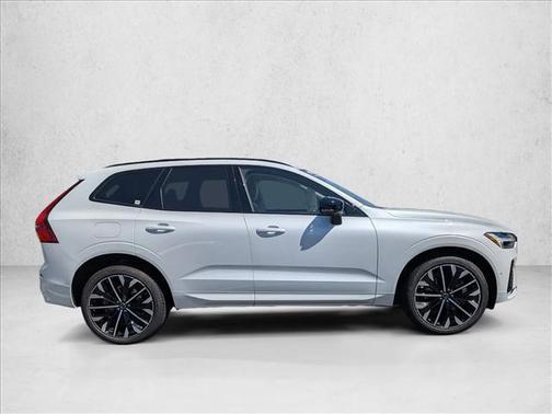Crystal White Metallic 2026 Volvo XC60 B5 Ultra