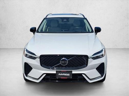 Crystal White Metallic 2026 Volvo XC60 B5 Ultra
