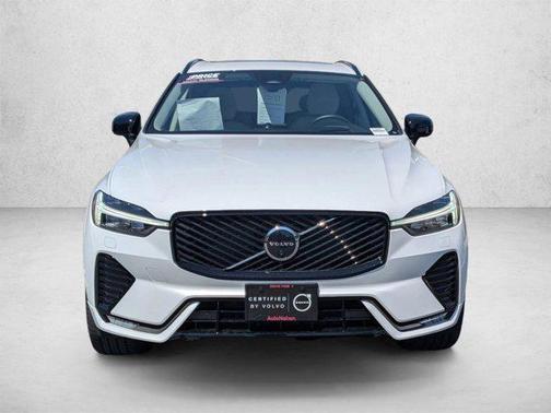 Crystal White Metallic 2026 Volvo XC60 B5 Ultra