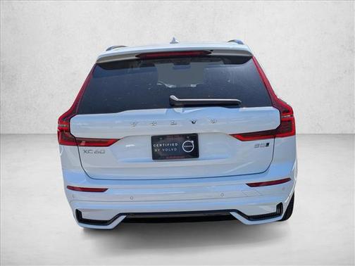 Crystal White Metallic 2026 Volvo XC60 B5 Ultra