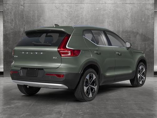 2025 Volvo XC40 B5 Ultra Bright Theme