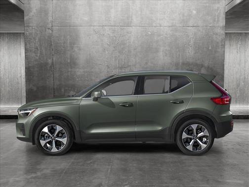 2025 Volvo XC40 B5 Ultra Bright Theme
