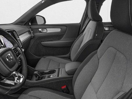 2026 Volvo XC40 Plus, B5 AWD Gas (mild hybrid), Dark