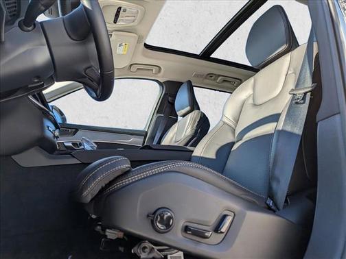 2026 Volvo XC90 B6 Ultra Dark Theme 6-Seater